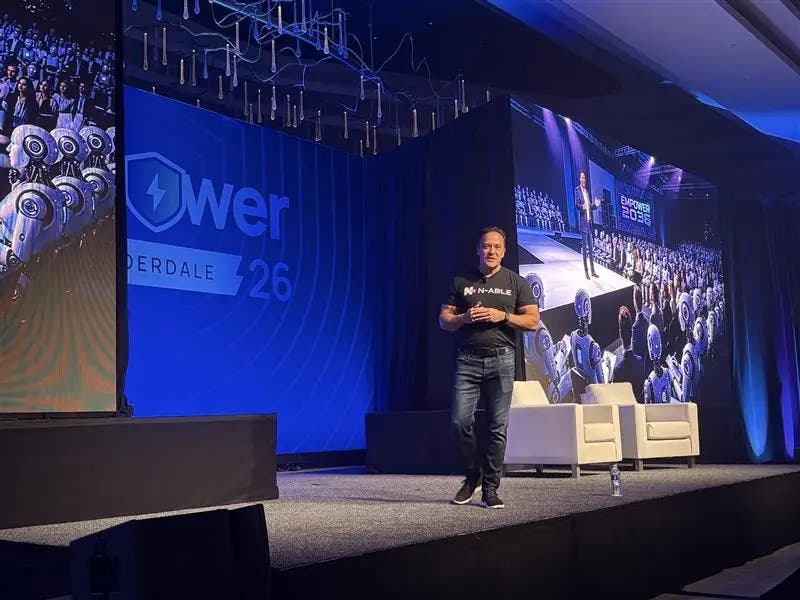 الكفاءة أولاً، والنشر الآمن بعد ذلك، وتحقيق الدخل أخيرًا