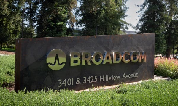 Broadcom توقع صفقة “رائدة” مع Anthropic وGoogle TPU لتعزيز قدرات الذكاء الاصطناعي