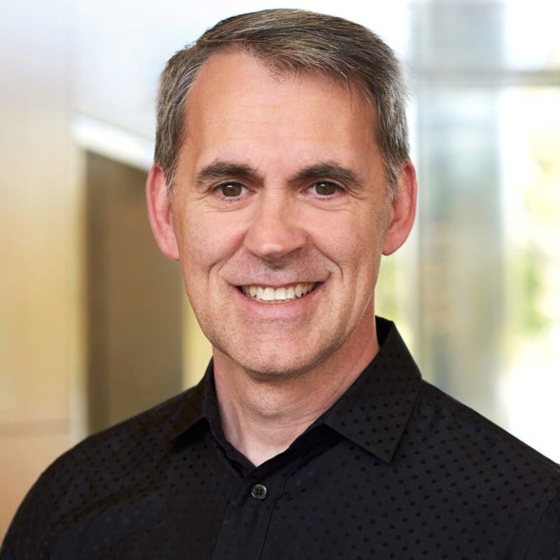 كوالكوم تخسر المدير التنفيذي الذي كان مفتاحًا لدفع وحدة المعالجة المركزية Arm المخصصة