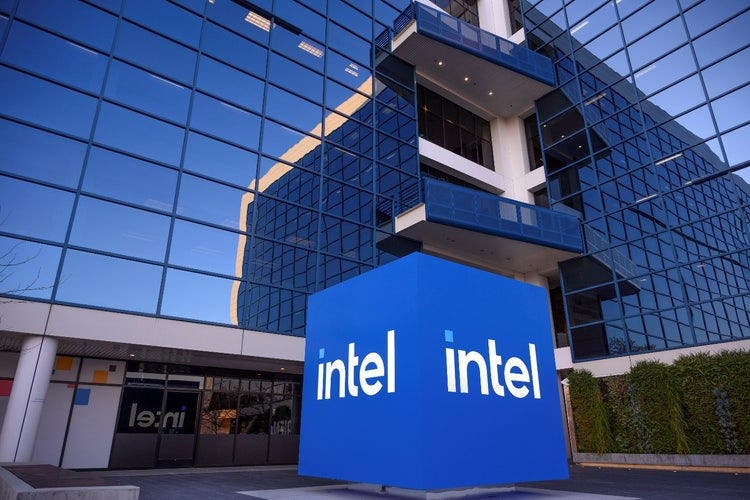 كيف واجهت شركة Intel مشكلة نقص وحدة المعالجة المركزية مرة أخرى