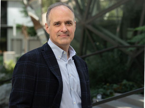 كيف تحصل أمازون على فوائد أمنية كبيرة من التنقل في المكاتب: التحليل